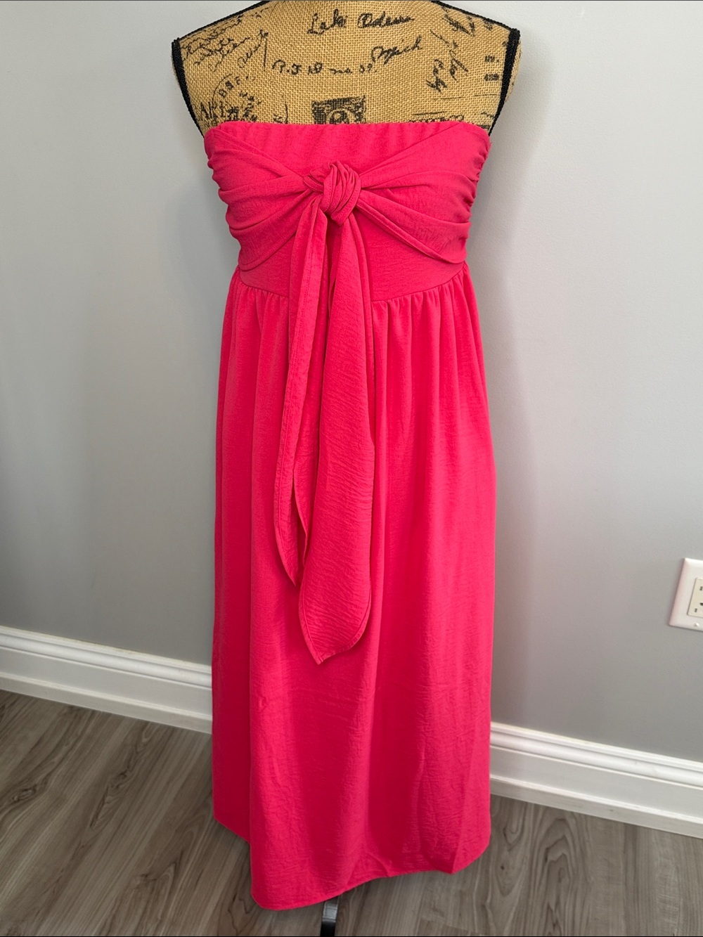 Gilli Strapless Knot-Front Pink Midi Dress, Small